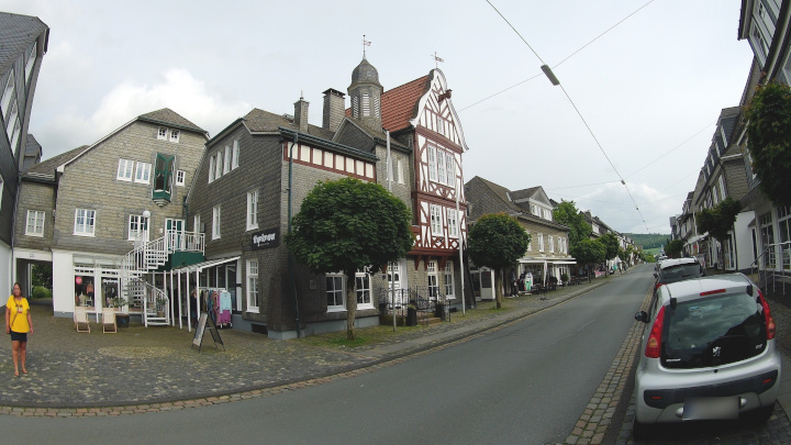 At Weststraße.